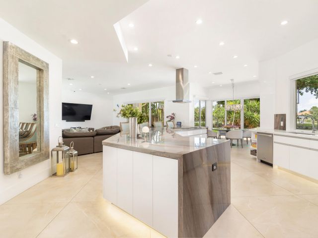 Продажа дома по адресу 1504 Breakers West Boulevard - фото 6245222