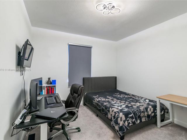 Дом в аренду по адресу 13612 SW 184th Ln - фото 6248366