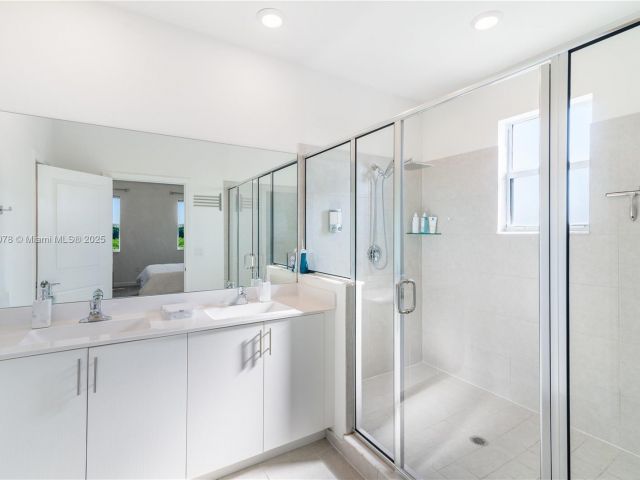 Дом в аренду по адресу 13612 SW 184th Ln - фото 6248369