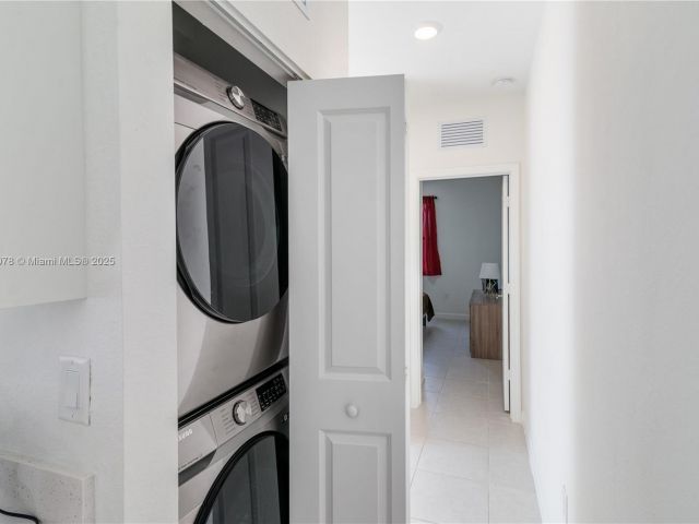 Дом в аренду по адресу 13612 SW 184th Ln - фото 6248371