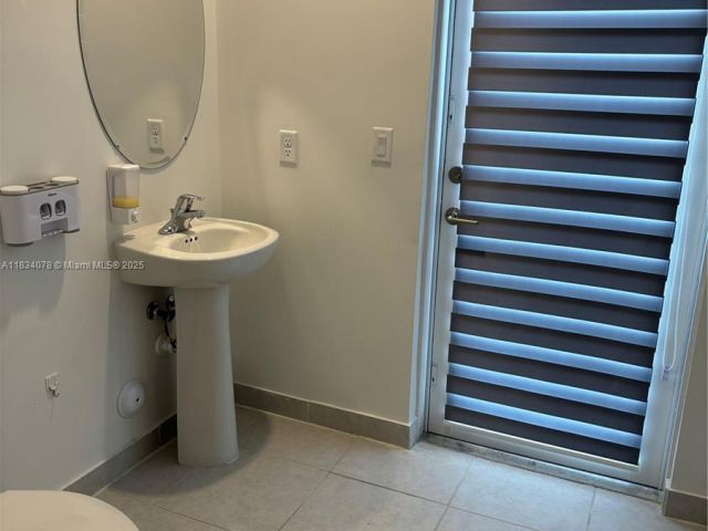 Дом в аренду по адресу 13612 SW 184th Ln - фото 6248375