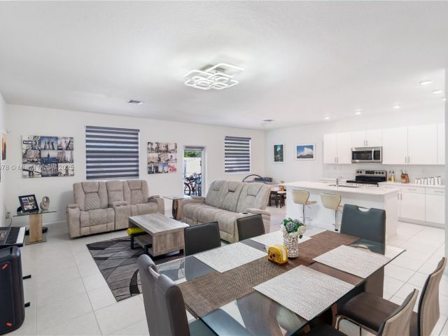 Дом в аренду по адресу 13612 SW 184th Ln - фото 6248378