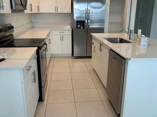 Дом в аренду по адресу 13612 SW 184th Ln - фото 6248379