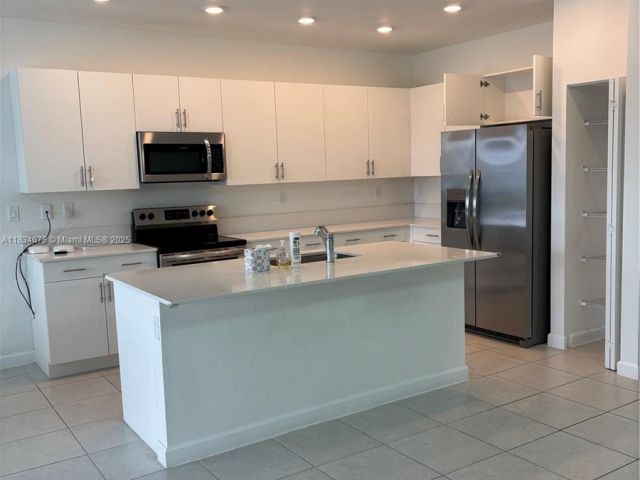 Дом в аренду по адресу 13612 SW 184th Ln - фото 6248380