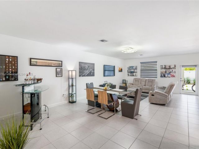 Дом в аренду по адресу 13612 SW 184th Ln - фото 6248381