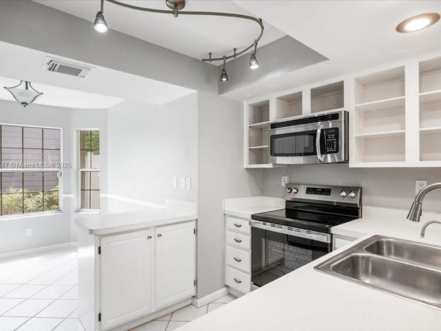 Продажа дома по адресу 5366 214th Ct S - фото 6268778