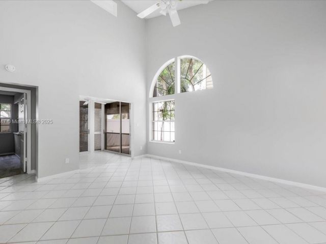 Продажа дома по адресу 5366 214th Ct S - фото 6268785