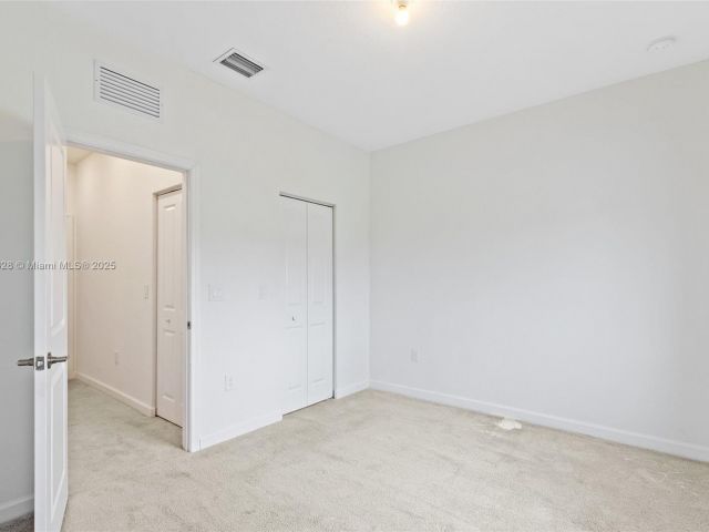 Дом в аренду по адресу 965 NE 211th St - фото 6264657