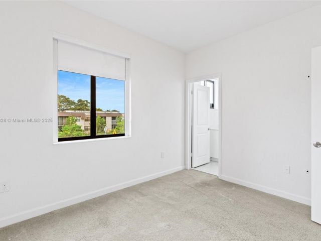 Дом в аренду по адресу 965 NE 211th St - фото 6264658