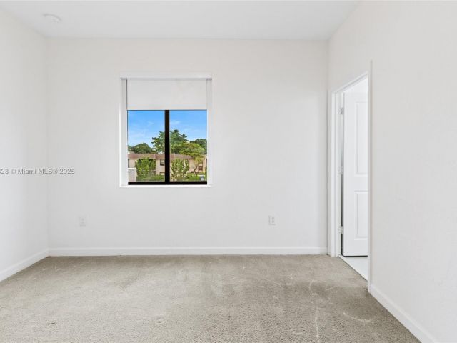 Дом в аренду по адресу 965 NE 211th St - фото 6264659