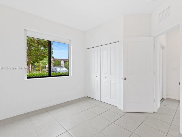 Дом в аренду по адресу 965 NE 211th St - фото 6264661