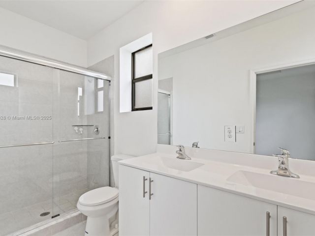 Дом в аренду по адресу 965 NE 211th St - фото 6264663