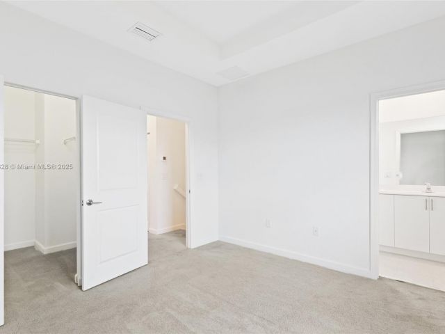 Дом в аренду по адресу 965 NE 211th St - фото 6264666