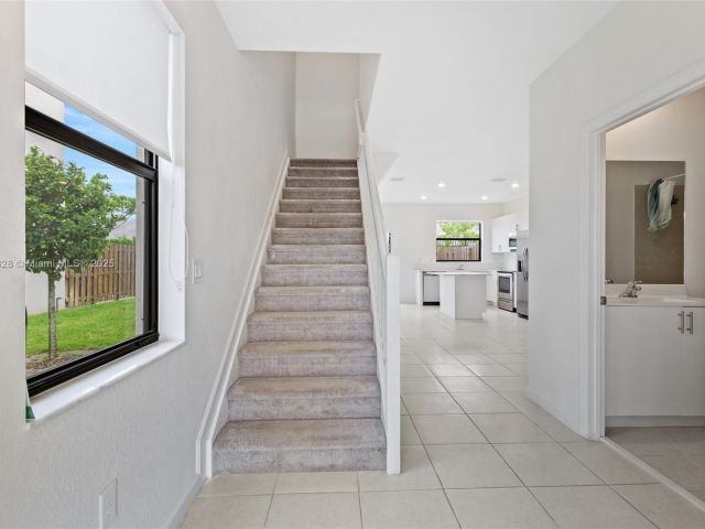 Дом в аренду по адресу 965 NE 211th St - фото 6264667