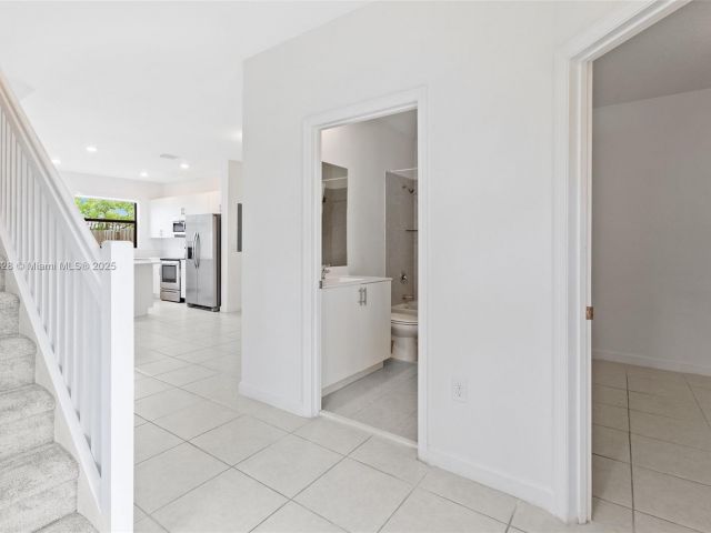 Дом в аренду по адресу 965 NE 211th St - фото 6264668