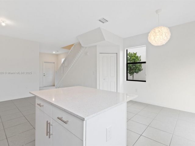 Дом в аренду по адресу 965 NE 211th St - фото 6264671