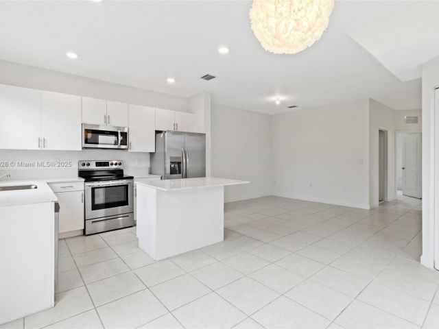 Дом в аренду по адресу 965 NE 211th St - фото 6264672