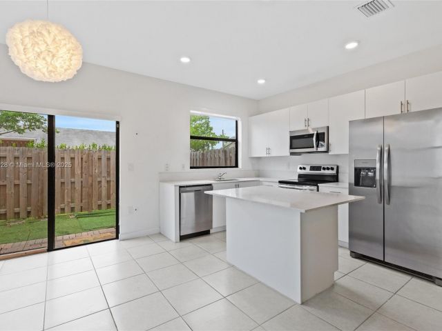 Дом в аренду по адресу 965 NE 211th St - фото 6264673