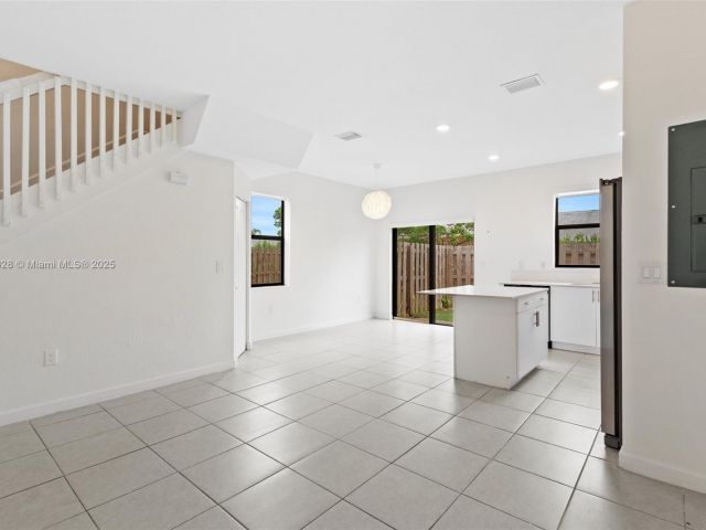 Дом в аренду по адресу 965 NE 211th St - фото 6264674