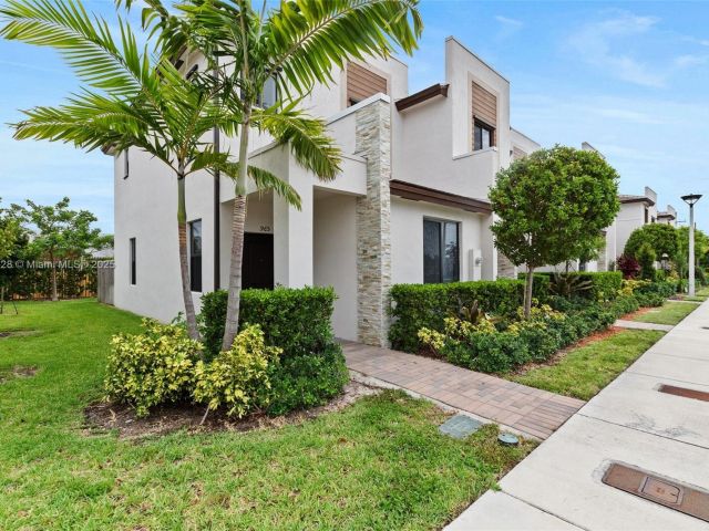 Дом в аренду по адресу 965 NE 211th St - фото 6264675