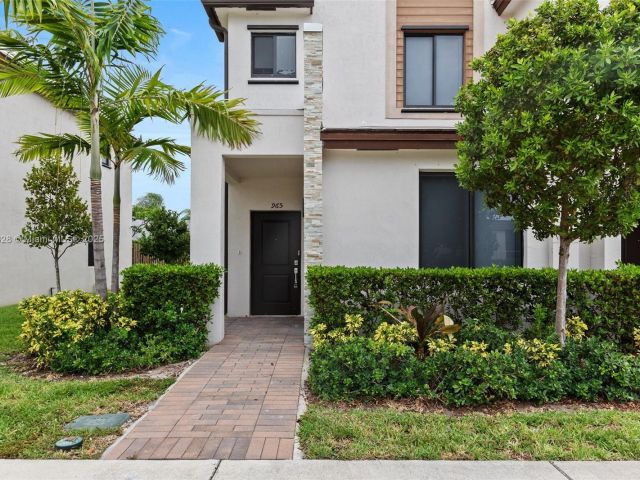 Дом в аренду по адресу 965 NE 211th St - фото 6264676