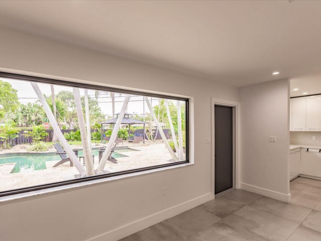 Продажа дома по адресу 1900 Bayview Drive - фото 6245430