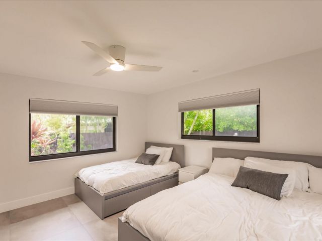 Продажа дома по адресу 1900 Bayview Drive - фото 6245433