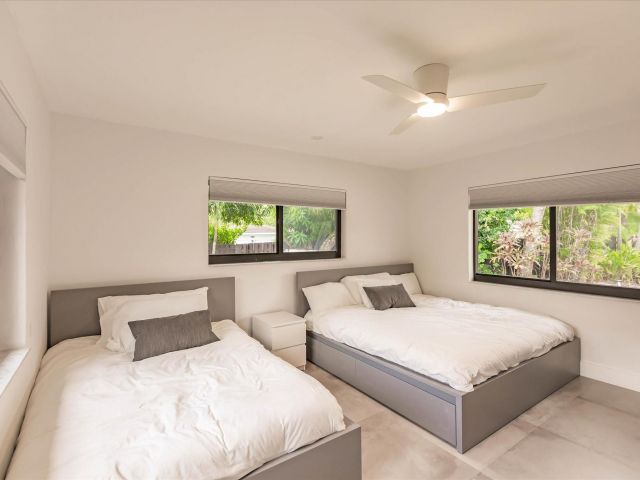 Продажа дома по адресу 1900 Bayview Drive - фото 6245434