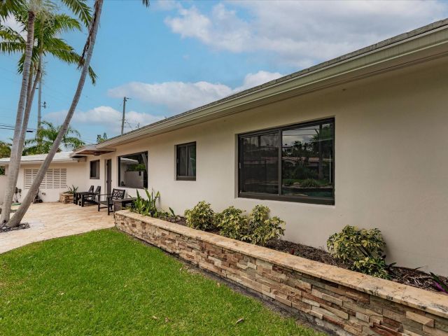 Продажа дома по адресу 1900 Bayview Drive - фото 6245439