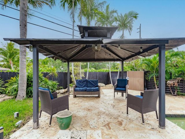 Продажа дома по адресу 1900 Bayview Drive - фото 6245440