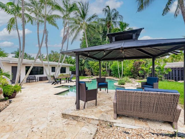 Продажа дома по адресу 1900 Bayview Drive - фото 6245441