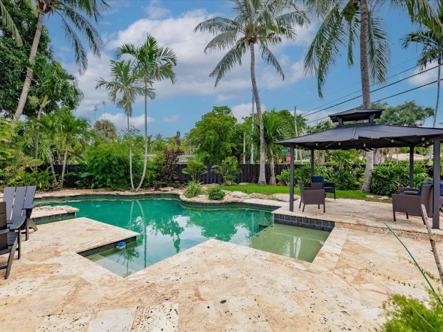 Продажа дома по адресу 1900 Bayview Drive - фото 6245442