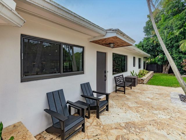 Продажа дома по адресу 1900 Bayview Drive - фото 6245443