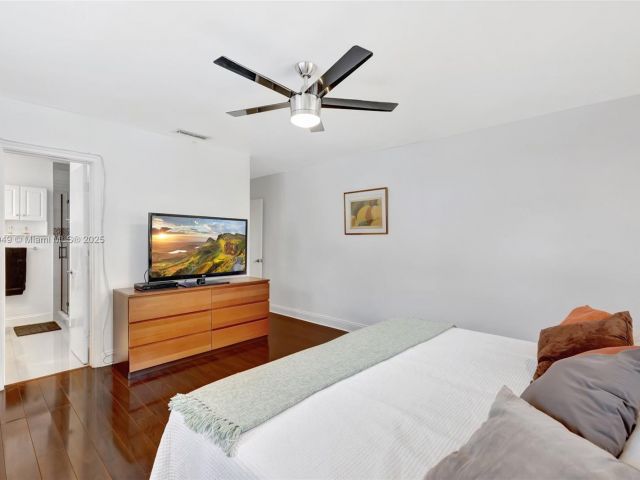 Продажа дома по адресу 2261 NE 62nd St - фото 6244131