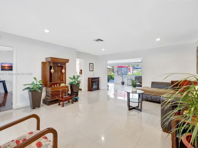 Продажа дома по адресу 2261 NE 62nd St - фото 6244133