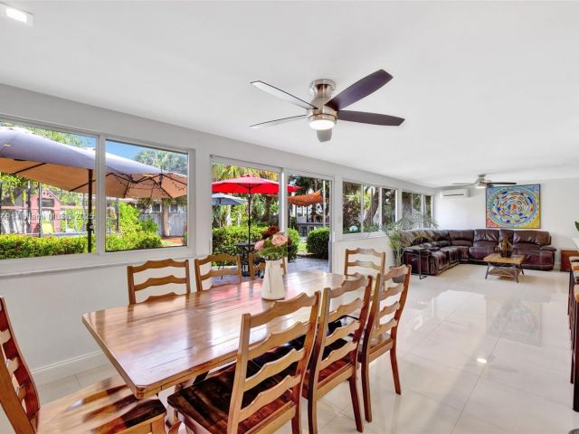 Продажа дома по адресу 2261 NE 62nd St - фото 6244142