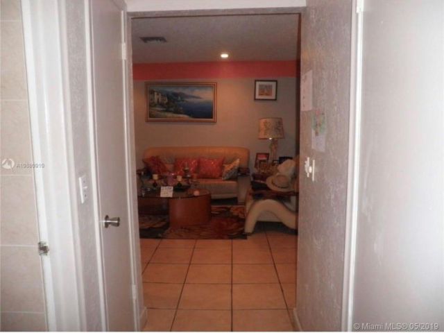 Дом в аренду по адресу 1741 NE 39th St - фото 6245795