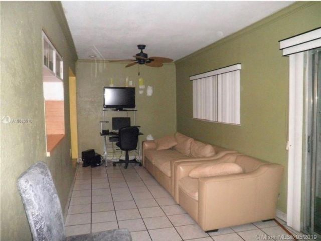 Дом в аренду по адресу 1741 NE 39th St - фото 6245797