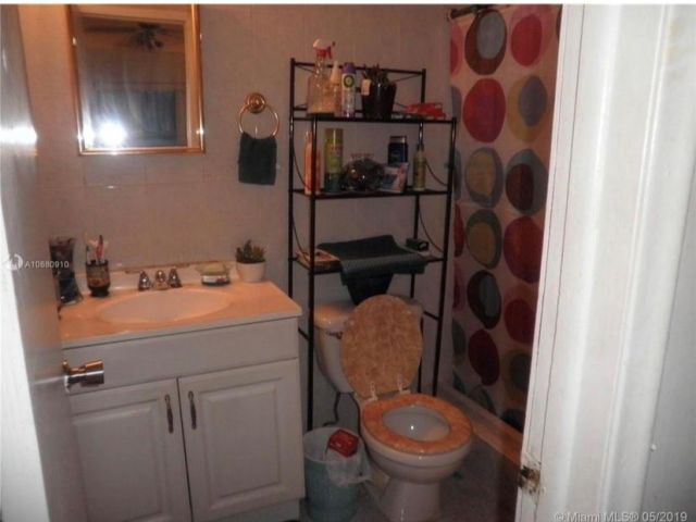 Дом в аренду по адресу 1741 NE 39th St - фото 6245798