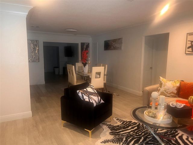 Дом в аренду по адресу 1741 NE 39th St - фото 6245803