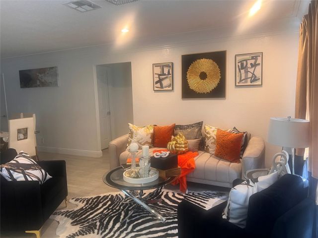 Дом в аренду по адресу 1741 NE 39th St - фото 6245804