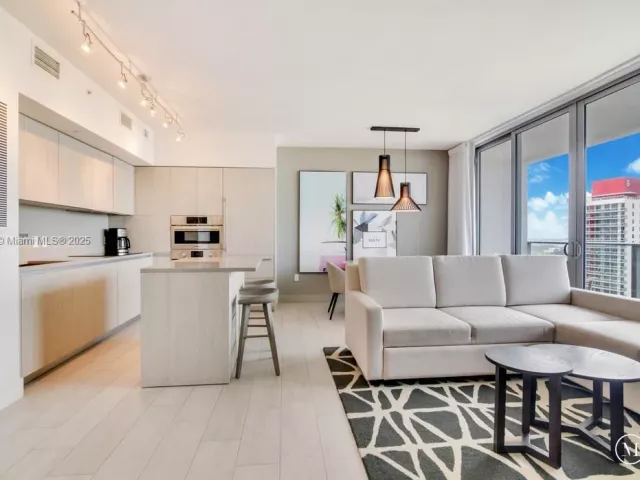 Продажа квартиры #R1406 - фото 6246392