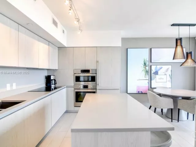 Продажа квартиры #R1406 - фото 6246401