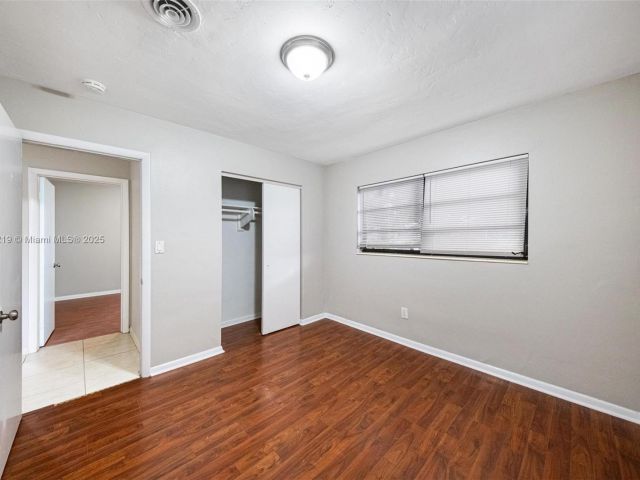 Продажа дома по адресу 18900 NW 19th Ave - фото 6257775