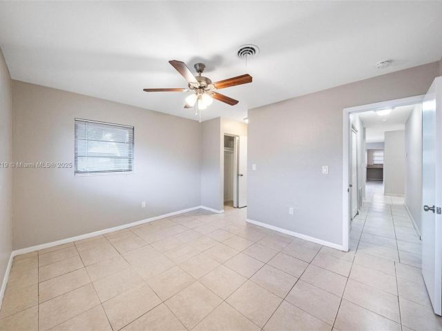 Продажа дома по адресу 18900 NW 19th Ave - фото 6257777