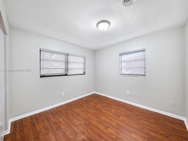 Продажа дома по адресу 18900 NW 19th Ave - фото 6257778