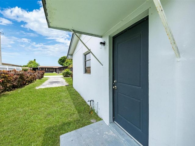 Продажа дома по адресу 18900 NW 19th Ave - фото 6257785