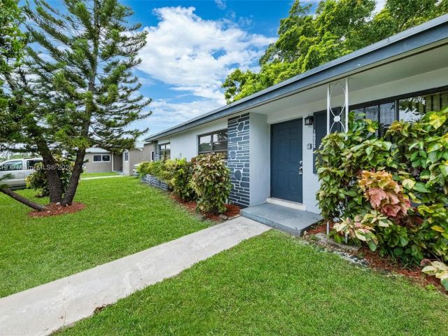 Продажа дома по адресу 18900 NW 19th Ave - фото 6257786