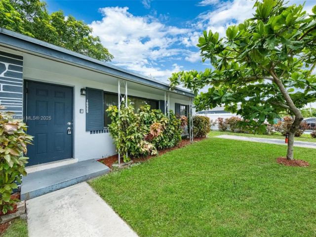 Продажа дома по адресу 18900 NW 19th Ave - фото 6257787