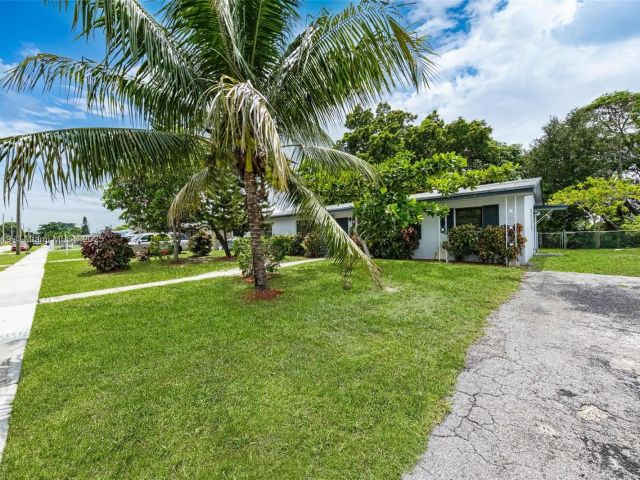 Продажа дома по адресу 18900 NW 19th Ave - фото 6257788